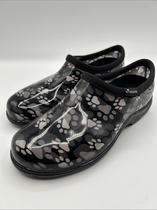 Sloggers Shoes - Sloggers Gray and Black Paw Print Sip On Garden Shoes